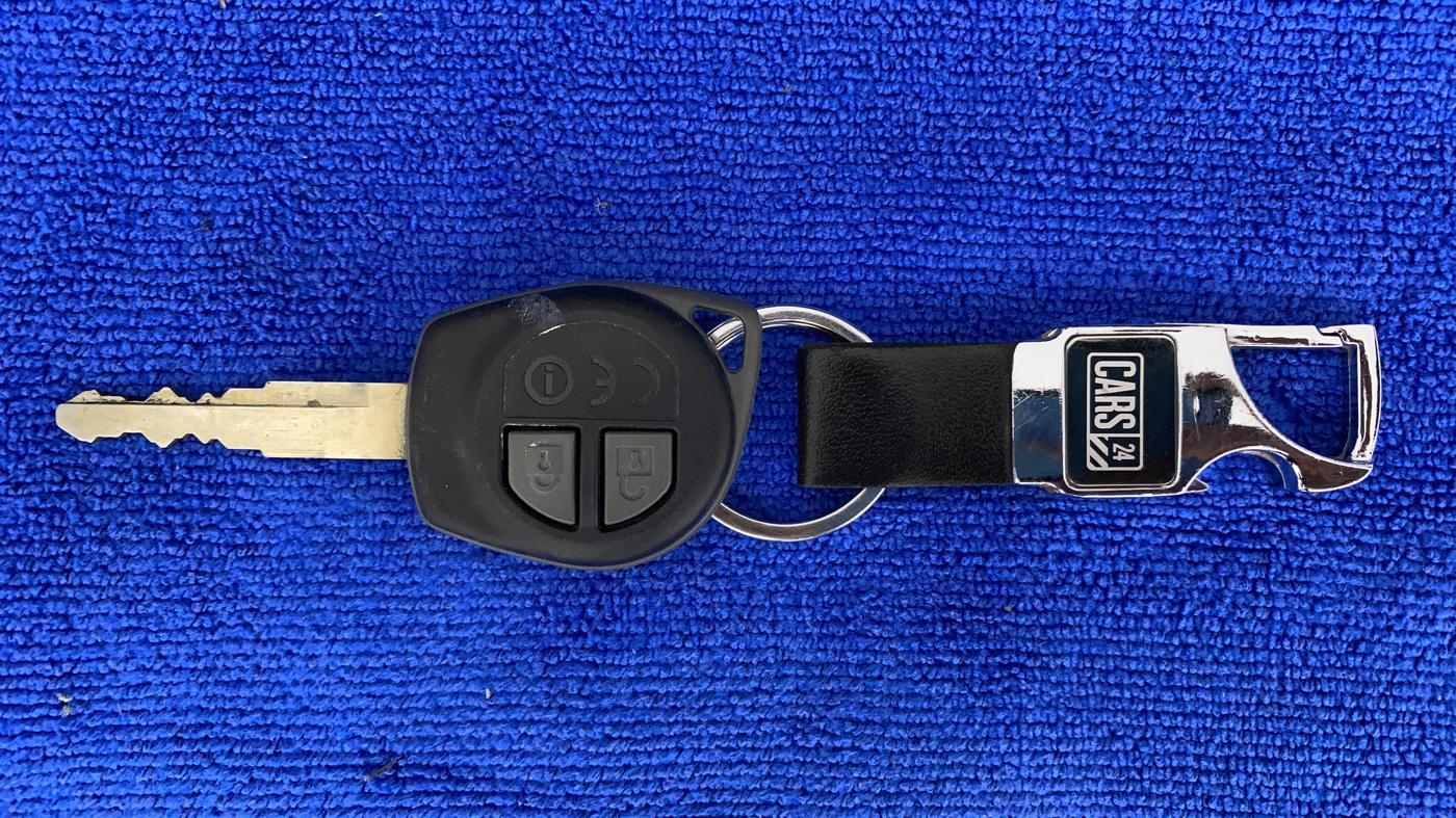 2018 Maruti Dzire VXI, Petrol, Manual, 1,04,974 km, Key Close Up