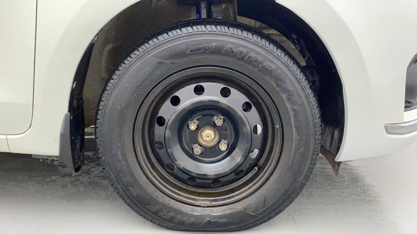2018 Maruti Dzire VXI, Petrol, Manual, 1,04,974 km, Right Front Wheel