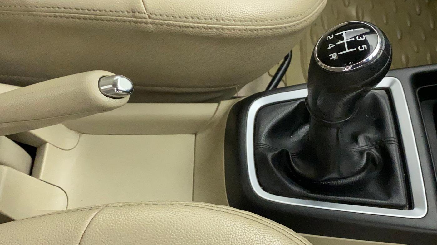 2018 Maruti Dzire VXI, Petrol, Manual, 1,04,974 km, Gear Lever