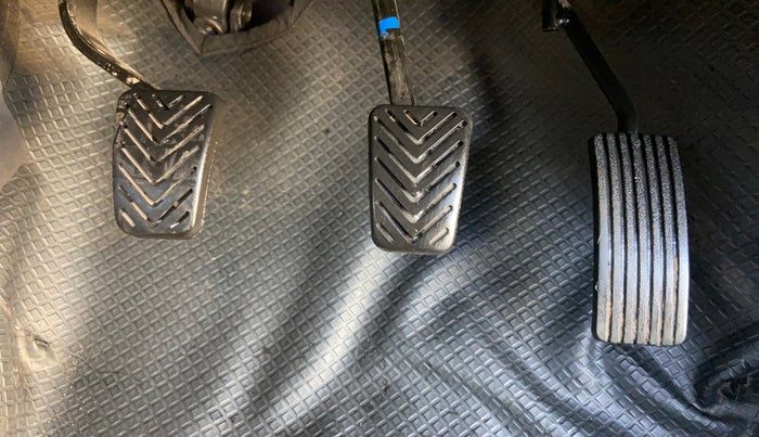 2018 Hyundai Eon ERA +, Petrol, Manual, 33,667 km, Pedals