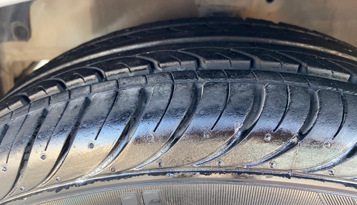 2018 Hyundai Eon ERA +, Petrol, Manual, 33,667 km, Left Front Tyre Tread