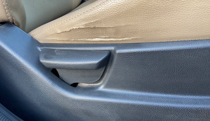 2018 Hyundai Eon ERA +, Petrol, Manual, 33,667 km, Driver Side Adjustment Panel