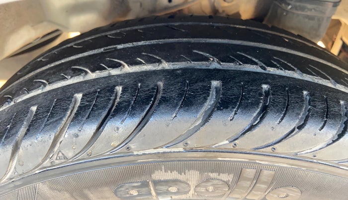 2018 Hyundai Eon ERA +, Petrol, Manual, 33,667 km, Left Rear Tyre Tread