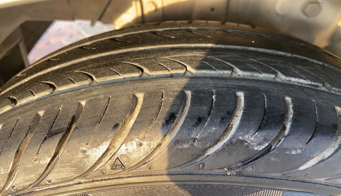 2018 Hyundai Eon ERA +, Petrol, Manual, 33,667 km, Right Rear Tyre Tread