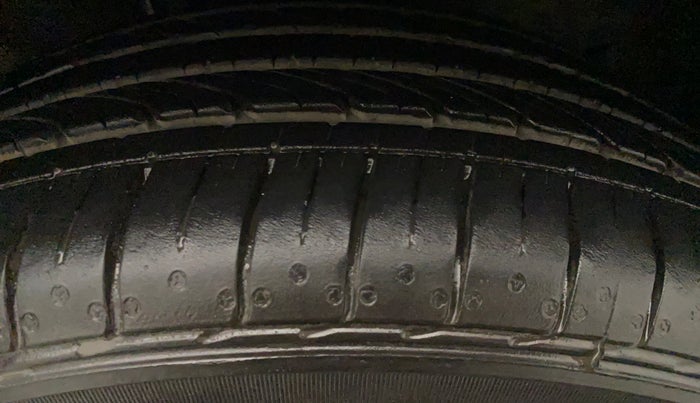 2017 Maruti Baleno ALPHA PETROL 1.2, Petrol, Manual, 22,580 km, Left Front Tyre Tread