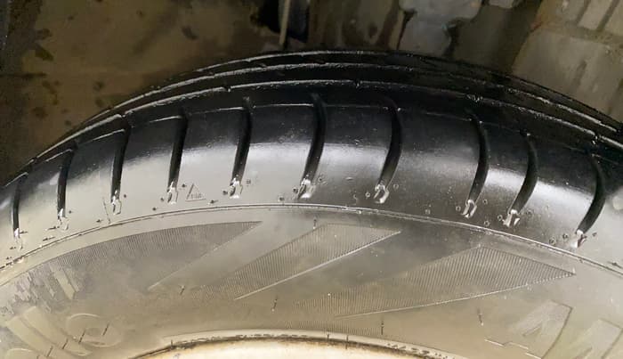 2018 Renault Kwid RXT 1.0, CNG, Manual, 62,760 km, Right Front Tyre Tread