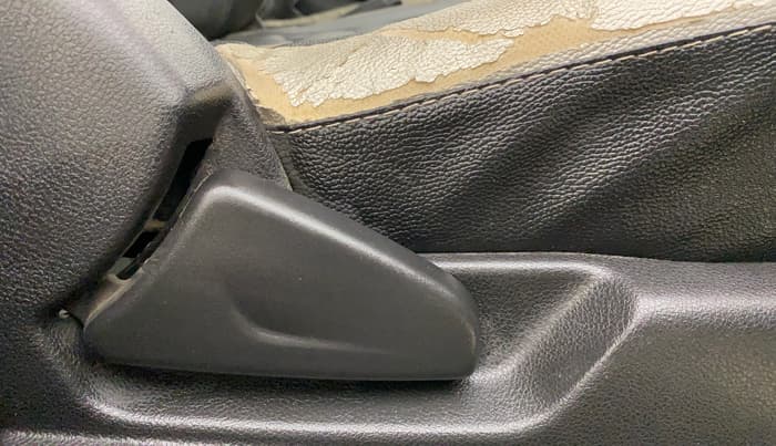 2018 Renault Kwid RXT 1.0, CNG, Manual, 62,760 km, Driver Side Adjustment Panel