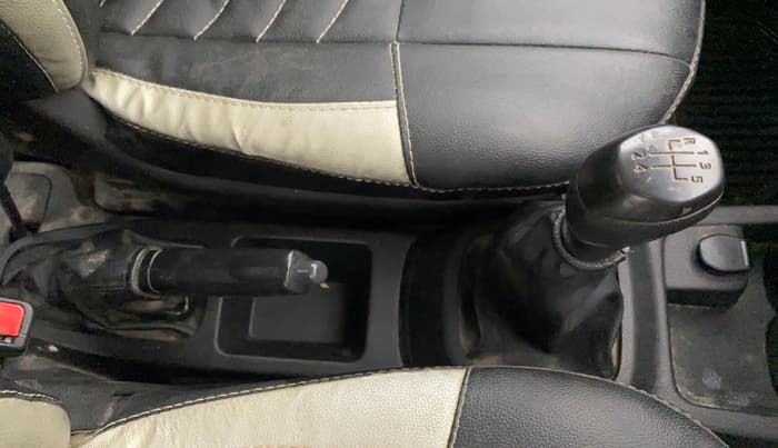 2018 Renault Kwid RXT 1.0, CNG, Manual, 62,760 km, Gear Lever