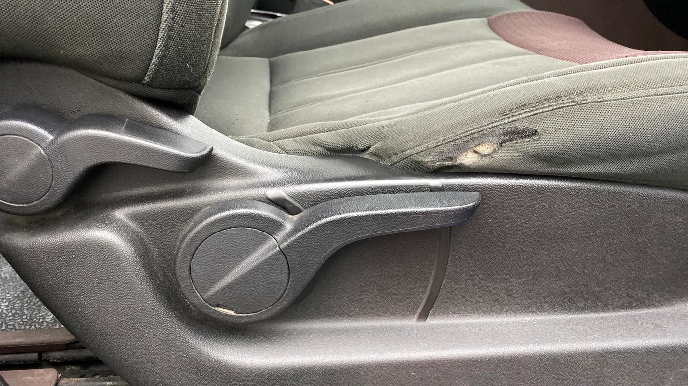 2015 Mahindra XUV500 W6 4X2, Diesel, Manual, 67,077 km, Driver Side Adjustment Panel