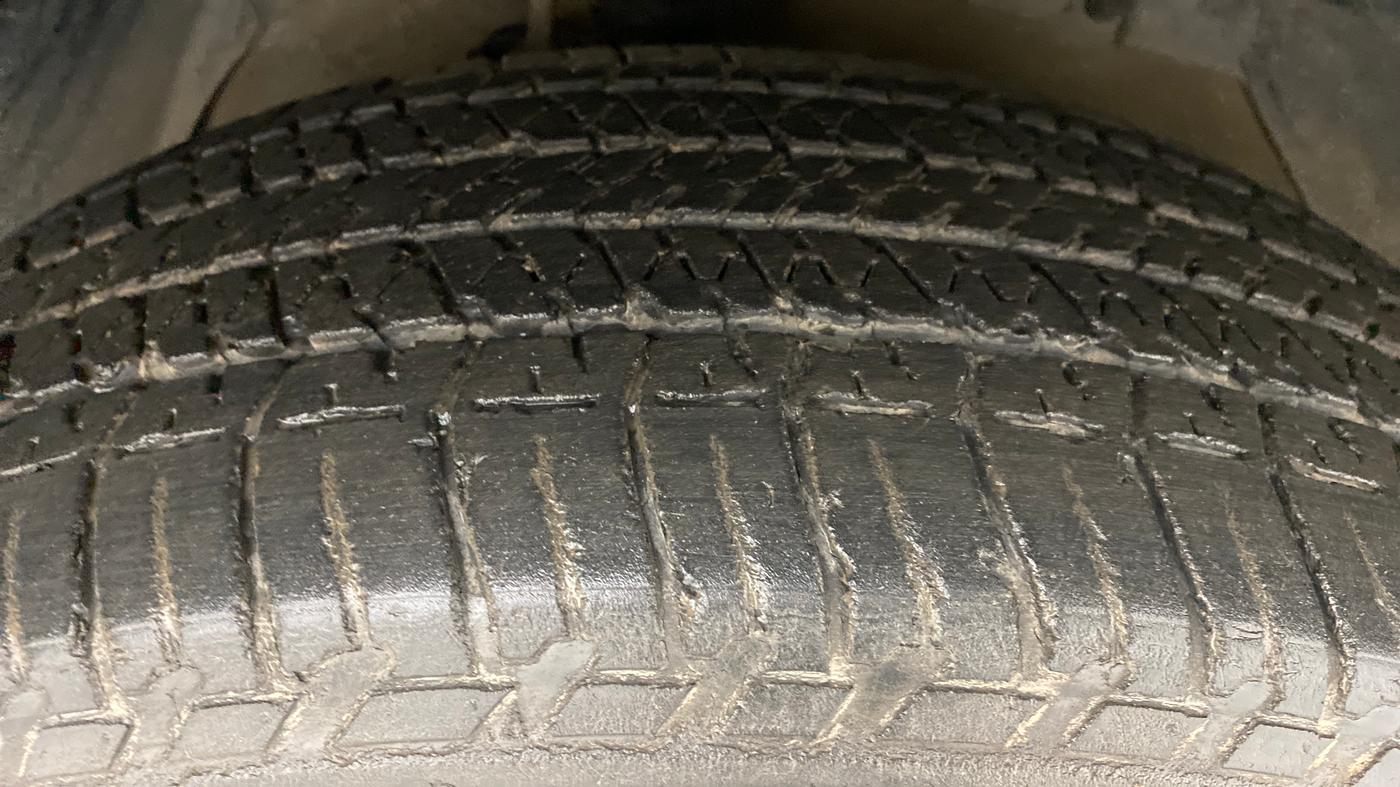 2015 Mahindra XUV500 W6 4X2, Diesel, Manual, 67,077 km, Right Front Tyre Tread