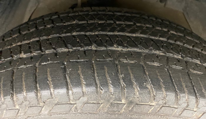 2015 Mahindra XUV500 W6 4X2, Diesel, Manual, 67,077 km, Right Front Tyre Tread