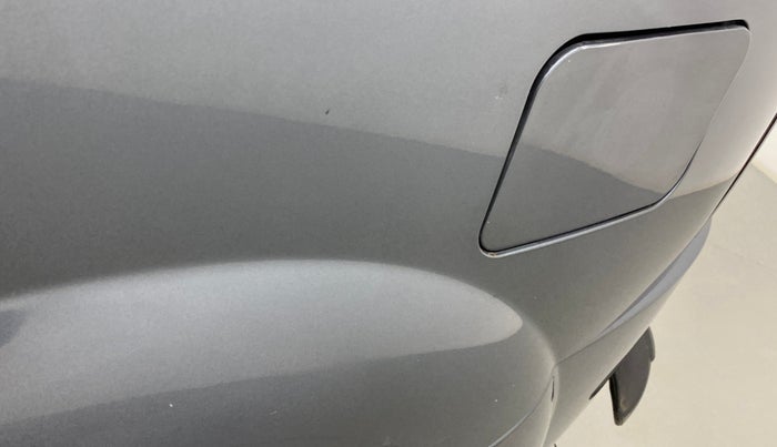 2015 Mahindra XUV500 W6 4X2, Diesel, Manual, 67,077 km, Left quarter panel - Minor scratches