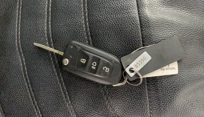 2022 Tata Tiago XT CNG, CNG, Manual, 36,805 km, Key Close Up