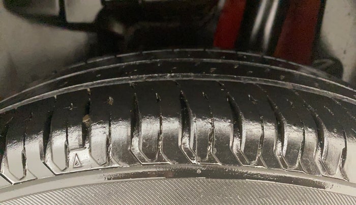 2020 Maruti Swift VXI, Petrol, Manual, 37,100 km, Left Rear Tyre Tread