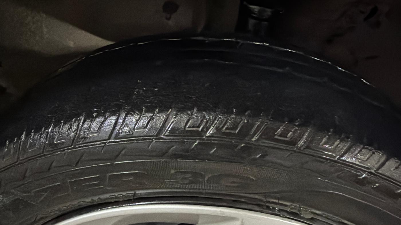 2017 Maruti Wagon R 1.0 VXI (O) AMT, Petrol, Automatic, 36,196 km, Right Front Tyre Tread