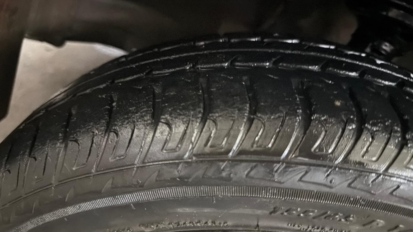 2017 Maruti Wagon R 1.0 VXI (O) AMT, Petrol, Automatic, 36,196 km, Left Front Tyre Tread