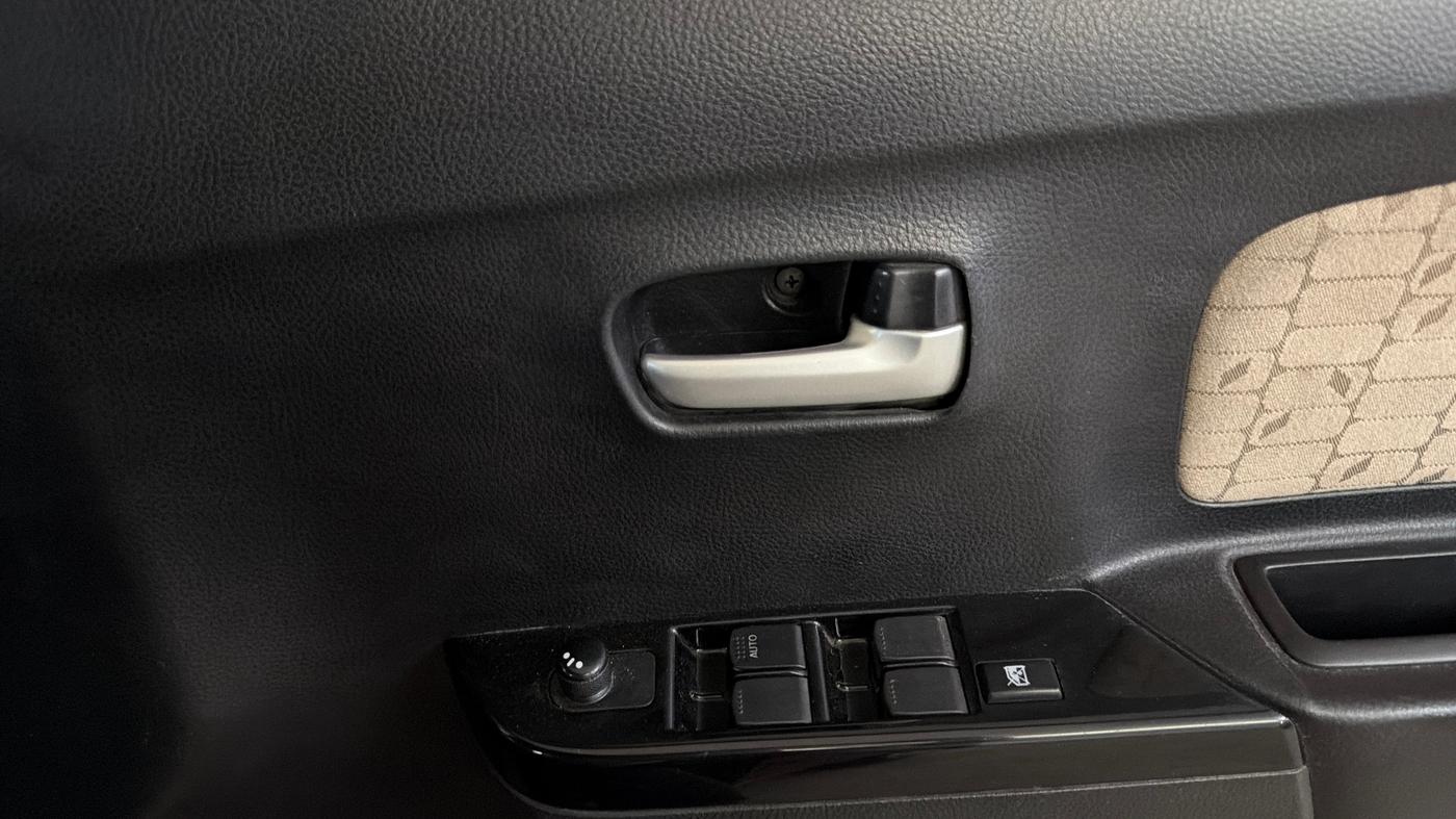 2017 Maruti Wagon R 1.0 VXI (O) AMT, Petrol, Automatic, 36,196 km, Driver Side Door Panels Control