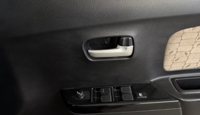 2017 Maruti Wagon R 1.0 VXI (O) AMT, Petrol, Automatic, 35,935 km, Driver Side Door Panels Control
