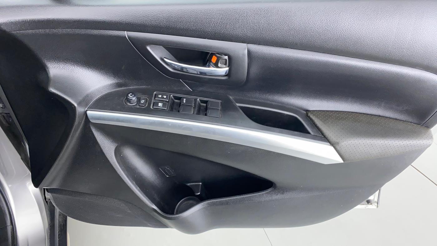 2018 Maruti S Cross ALPHA SHVS, Diesel, Manual, 50,557 km, Driver Side Door Panels Control
