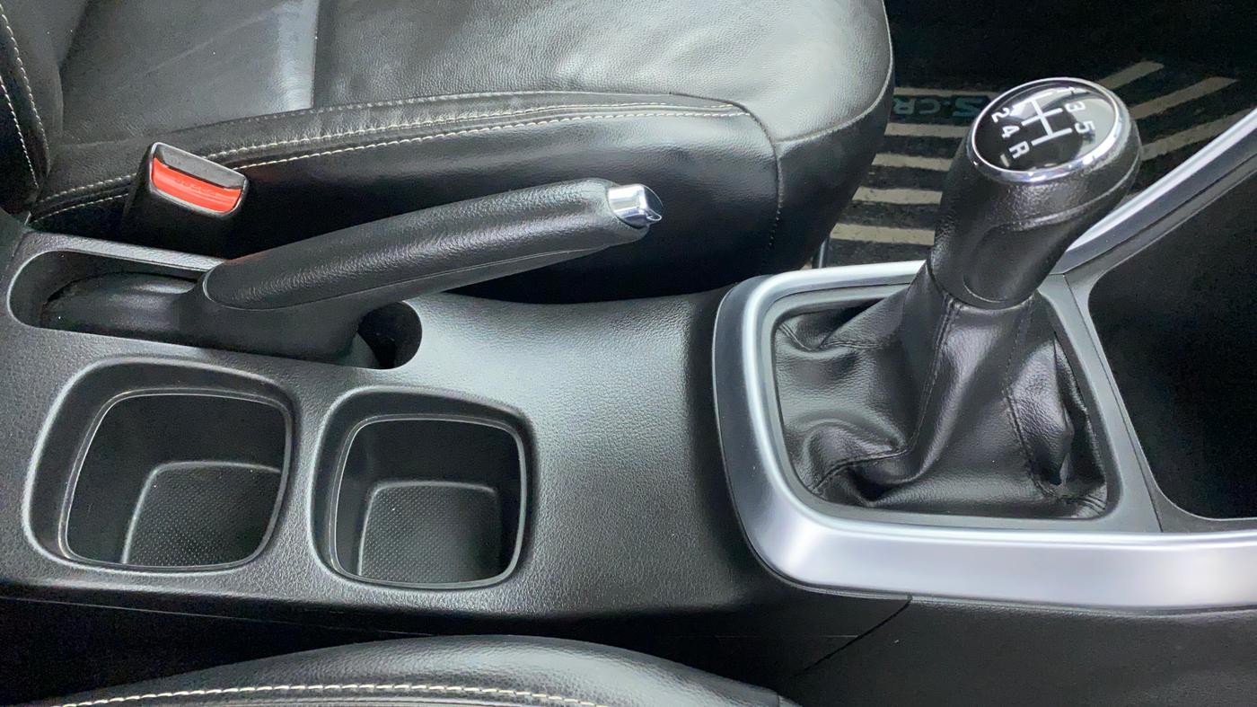 2018 Maruti S Cross ALPHA SHVS, Diesel, Manual, 50,557 km, Gear Lever