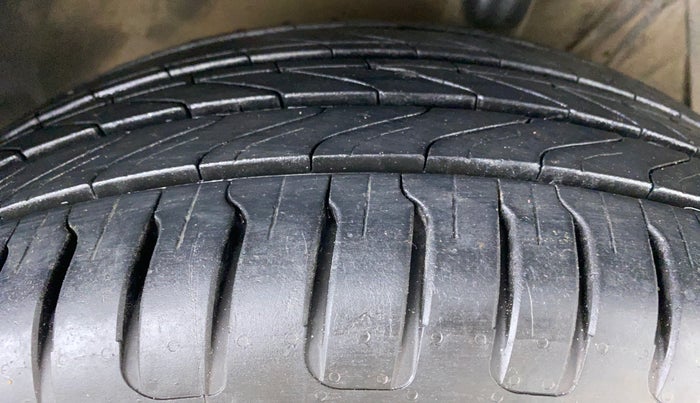 2018 Maruti S Cross ALPHA SHVS, Diesel, Manual, 50,557 km, Right Front Tyre Tread