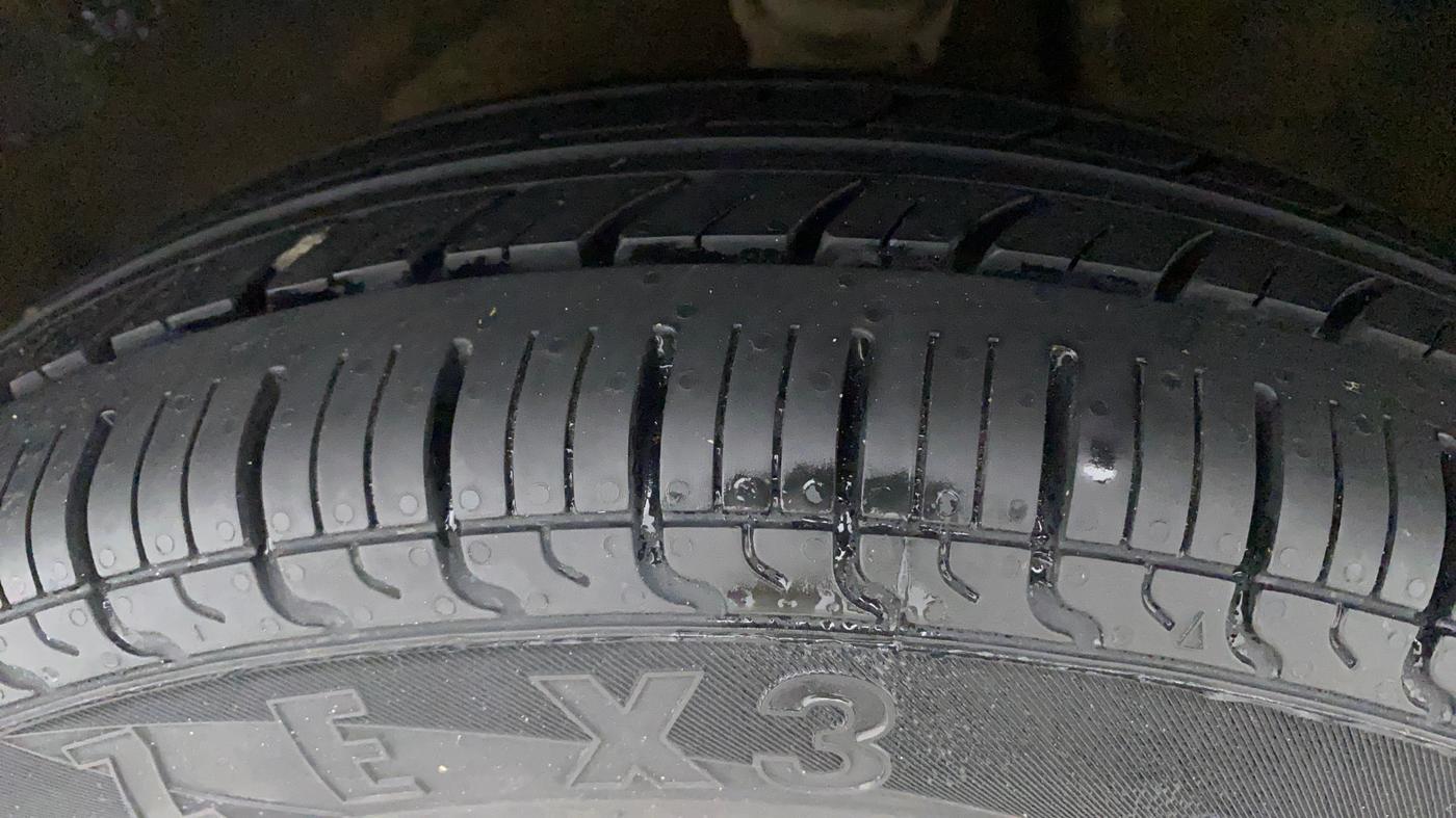 2018 Maruti Alto 800 LXI, Petrol, Manual, 30,620 km, Left Front Tyre Tread