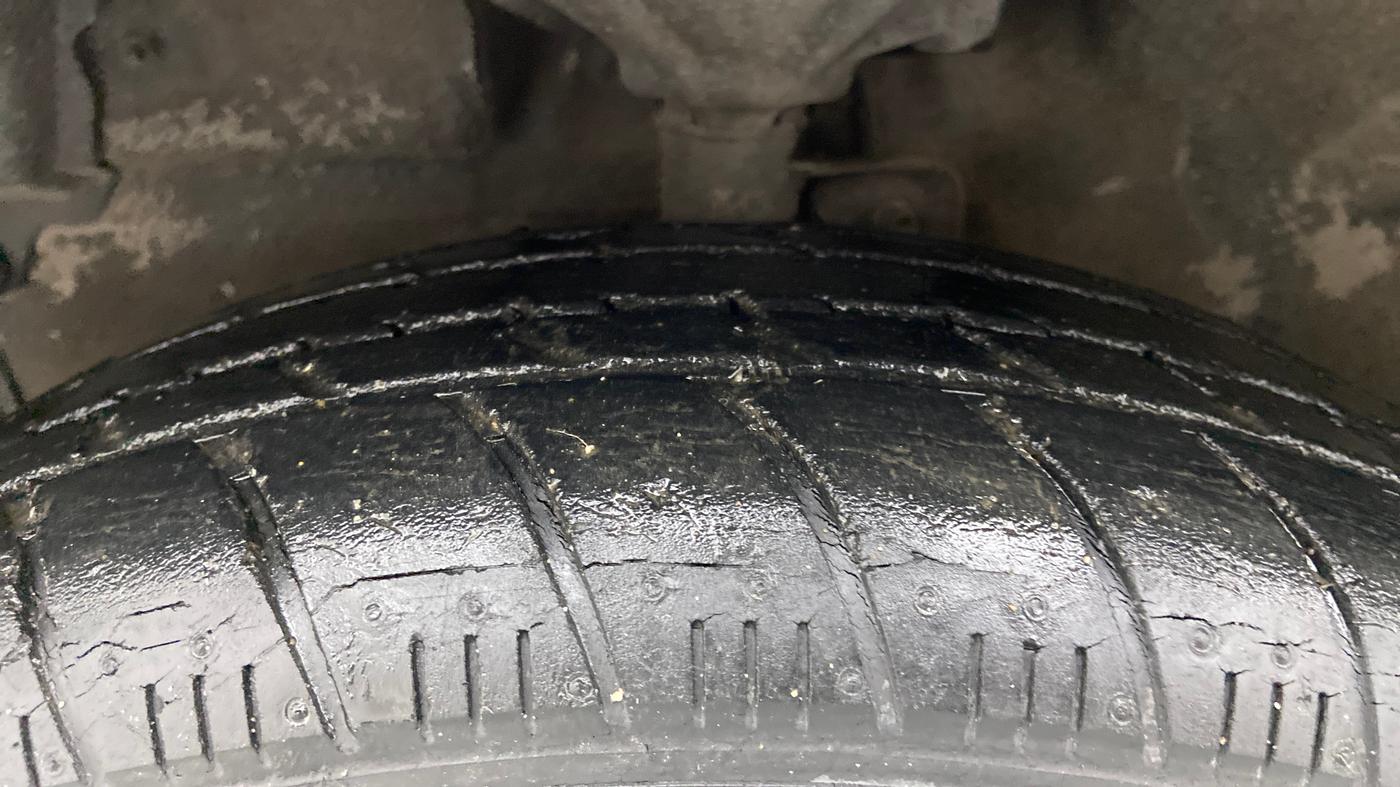 2016 Maruti Celerio ZXI AMT (O), Petrol, Automatic, 22,220 km, Left Front Tyre Tread