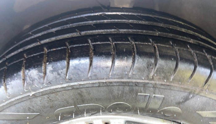 2016 Maruti Alto 800 LXI, Petrol, Manual, 43,792 km, Left Front Tyre Tread