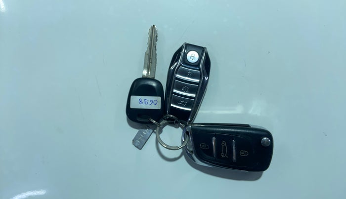 2016 Maruti Alto 800 LXI, Petrol, Manual, 43,792 km, Key Close Up