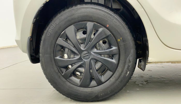 2018 Maruti Swift LXI, CNG, Manual, 86,025 km, Right Rear Wheel