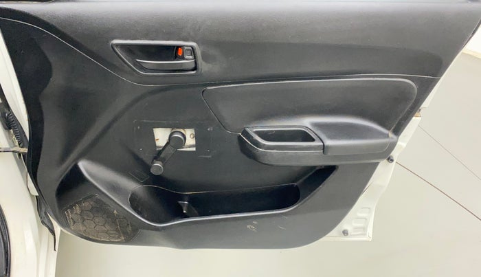 2018 Maruti Swift LXI, CNG, Manual, 86,025 km, Driver Side Door Panels Control