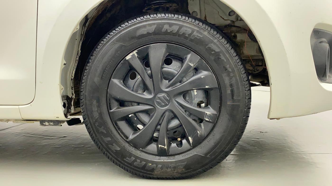 2018 Maruti Swift LXI, CNG, Manual, 86,025 km, Right Front Wheel