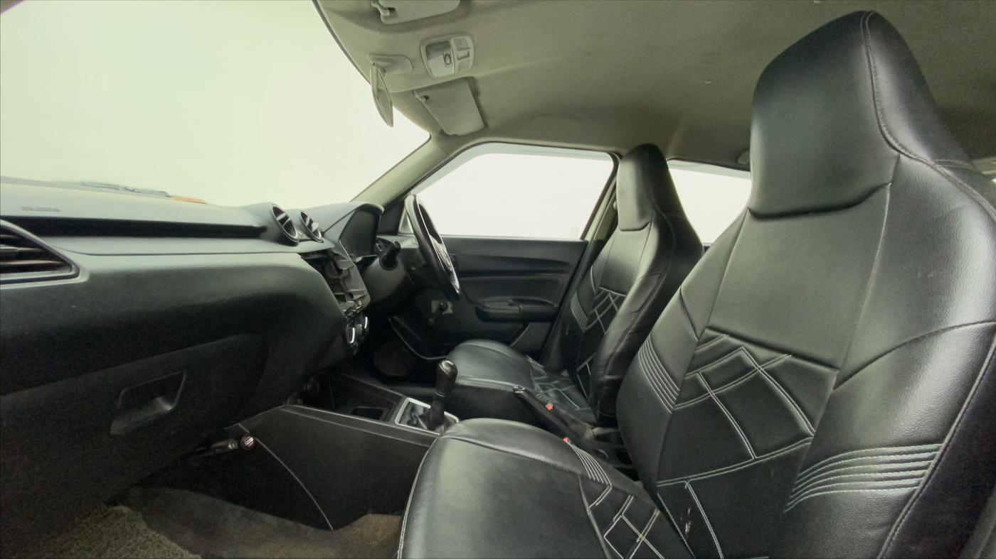 2018 Maruti Swift LXI, CNG, Manual, 86,025 km, Right Side Front Door Cabin