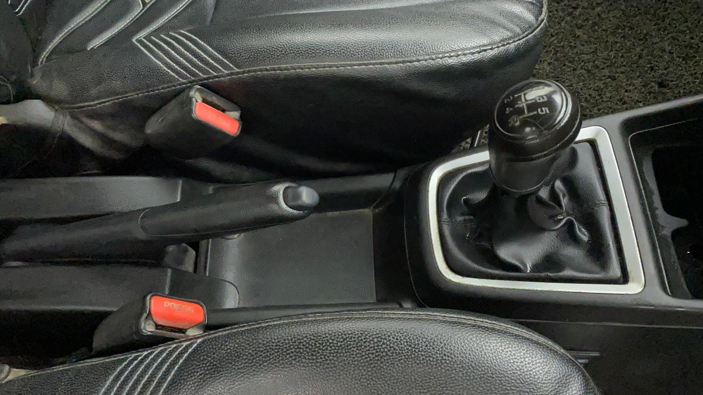 2018 Maruti Swift LXI, CNG, Manual, 86,025 km, Gear Lever