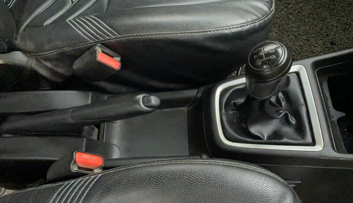 2018 Maruti Swift LXI, CNG, Manual, 86,025 km, Gear Lever