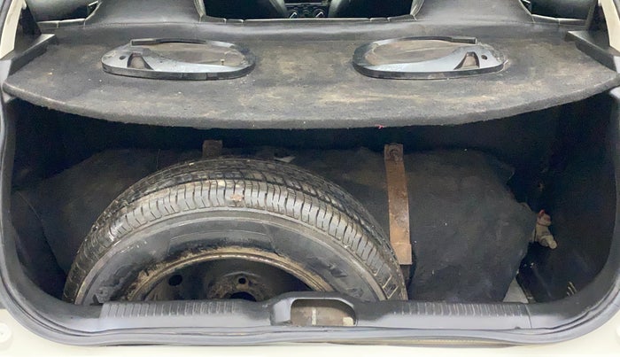 2018 Maruti Swift LXI, CNG, Manual, 86,025 km, Boot Inside