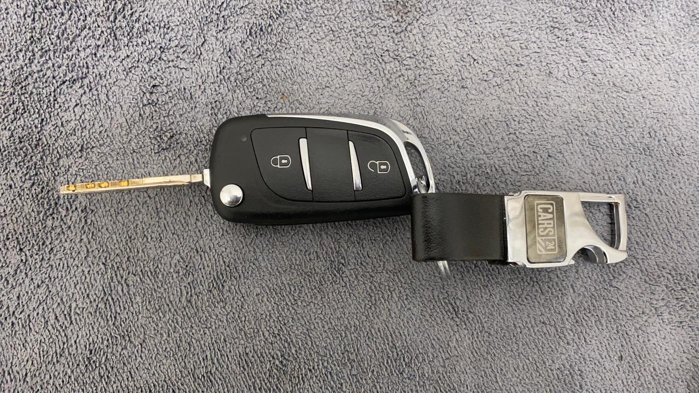 2018 Maruti Swift LXI, CNG, Manual, 86,025 km, Key Close Up