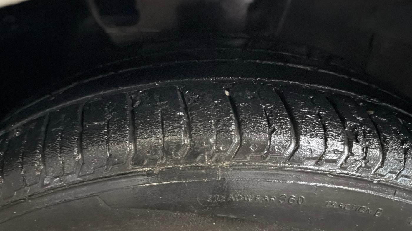 2022 Hyundai NEW I20 ASTA (O) 1.2 MT, Petrol, Manual, 32,240 km, Left Front Tyre Tread
