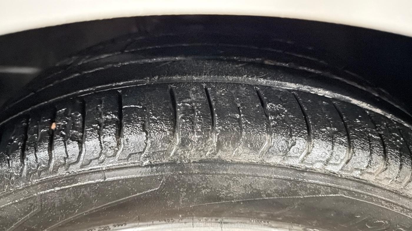 2022 Hyundai NEW I20 ASTA (O) 1.2 MT, Petrol, Manual, 32,240 km, Right Front Tyre Tread