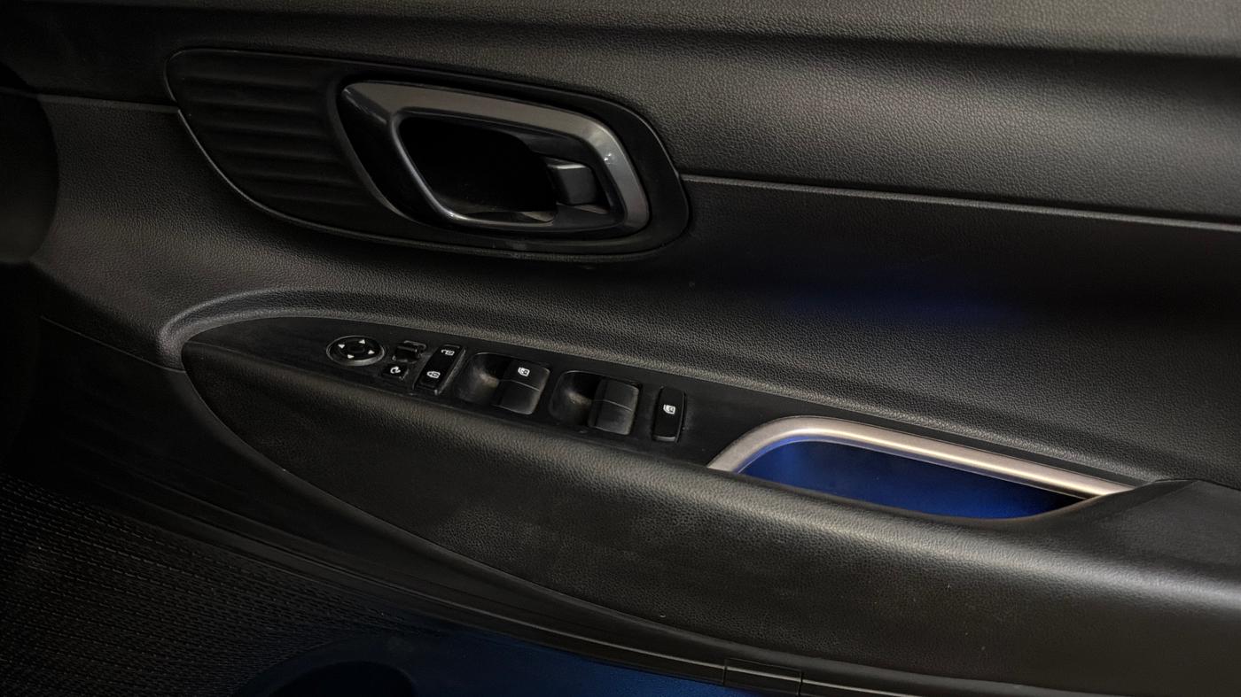 2022 Hyundai NEW I20 ASTA (O) 1.2 MT, Petrol, Manual, 32,240 km, Driver Side Door Panels Control