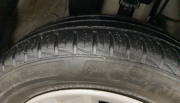 2020 Renault Kwid RXT 0.8, Petrol, Manual, 63,597 km, Right Front Tyre Tread