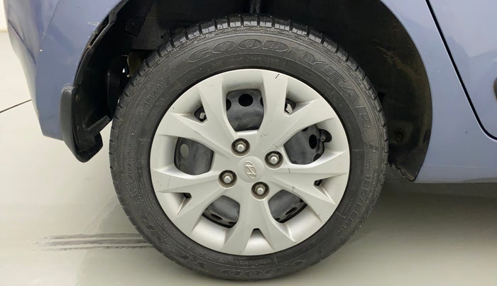 2014 Hyundai Grand i10 SPORTZ 1.2 KAPPA VTVT, Petrol, Manual, 1,25,070 km, Right Rear Wheel