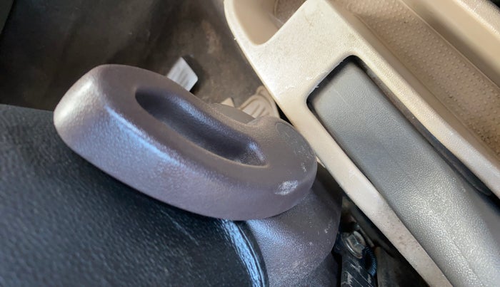 2013 Hyundai i10 MAGNA 1.1, CNG, Manual, 80,438 km, Driver Side Adjustment Panel