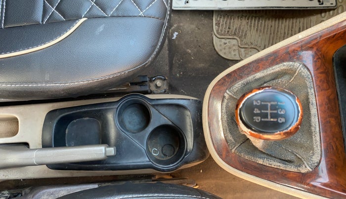 2013 Hyundai i10 MAGNA 1.1, CNG, Manual, 80,438 km, Gear Lever