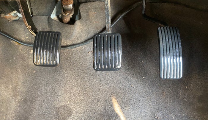 2013 Hyundai i10 MAGNA 1.1, CNG, Manual, 80,438 km, Pedals