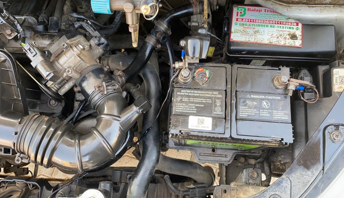 2013 Hyundai i10 MAGNA 1.1, CNG, Manual, 80,438 km, Engine View - Left