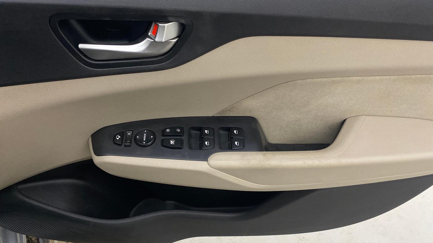 2020 Hyundai Verna SX 1.5 VTVT, Petrol, Manual, 41,716 km, Driver Side Door Panels Control