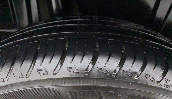 2022 Maruti XL6 ALPHA PLUS MT, Petrol, Manual, 16,422 km, Right Rear Tyre Tread