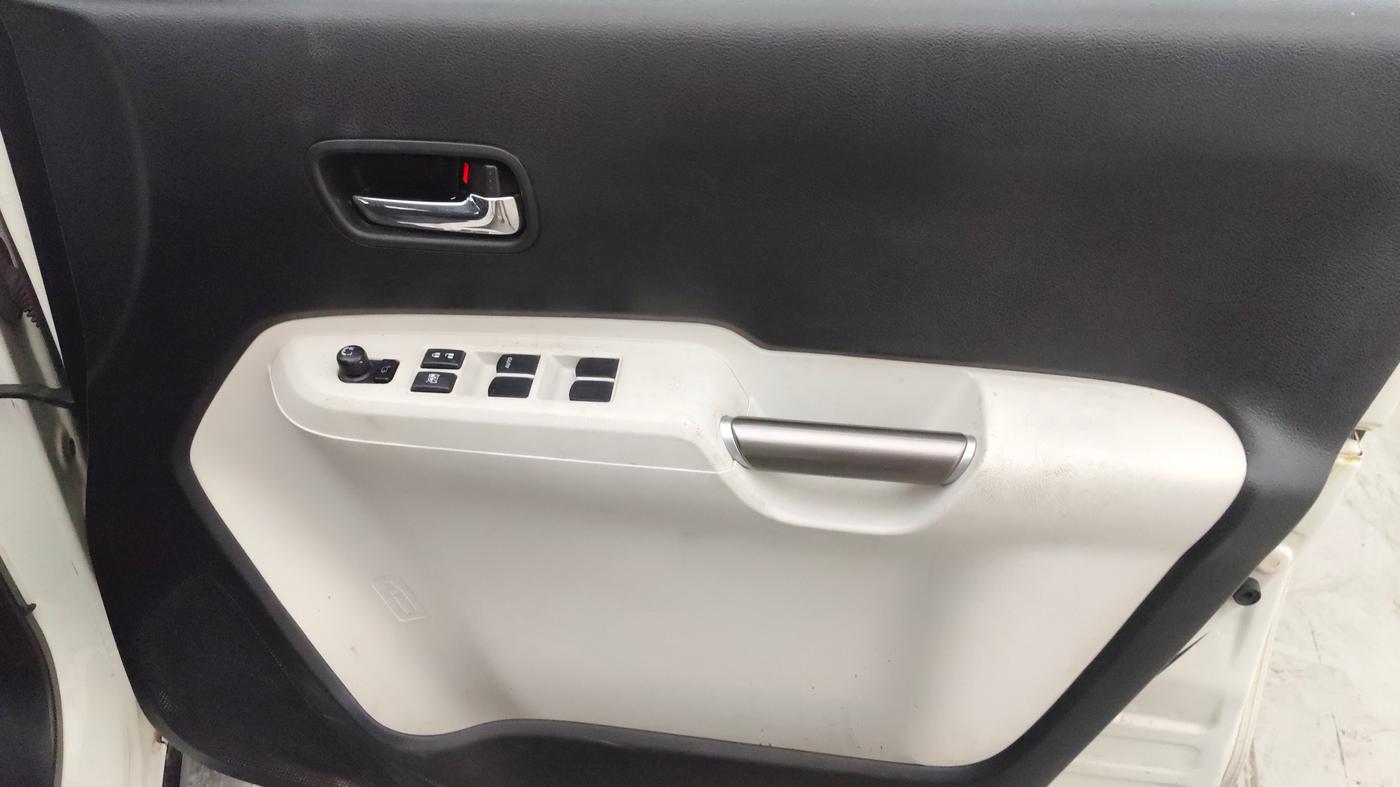 2017 Maruti IGNIS ZETA 1.2, Petrol, Manual, 39,250 km, Driver Side Door Panels Control