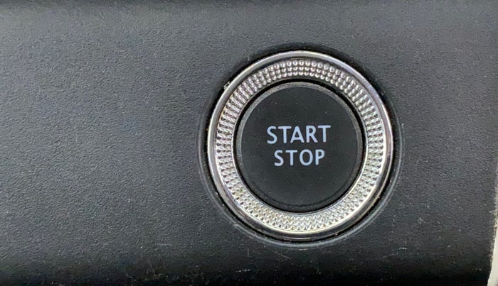 2021 Renault TRIBER RXZ DUAL TONE, Petrol, Manual, 44,431 km, Keyless Start/ Stop Button